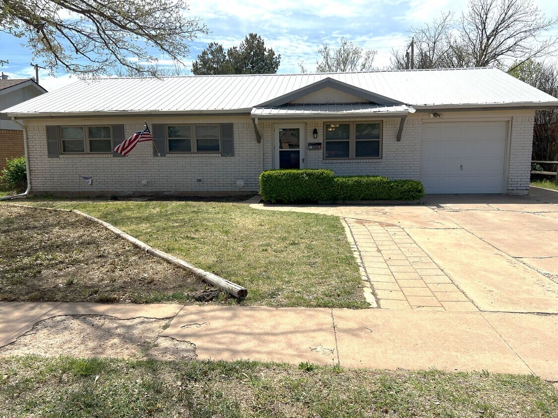 Primary Photo - **BEAUTIFUL HOWARD & GARLINGTON HOME**
