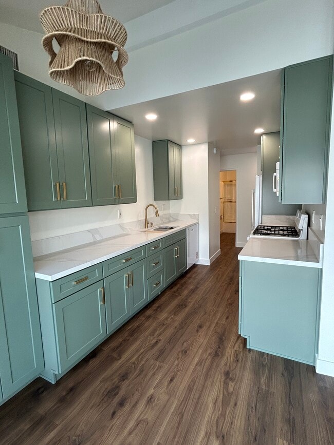 Kitchen - 264 S Waverly St House