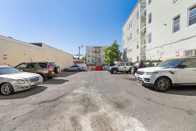 Building Photo - 50 Common St