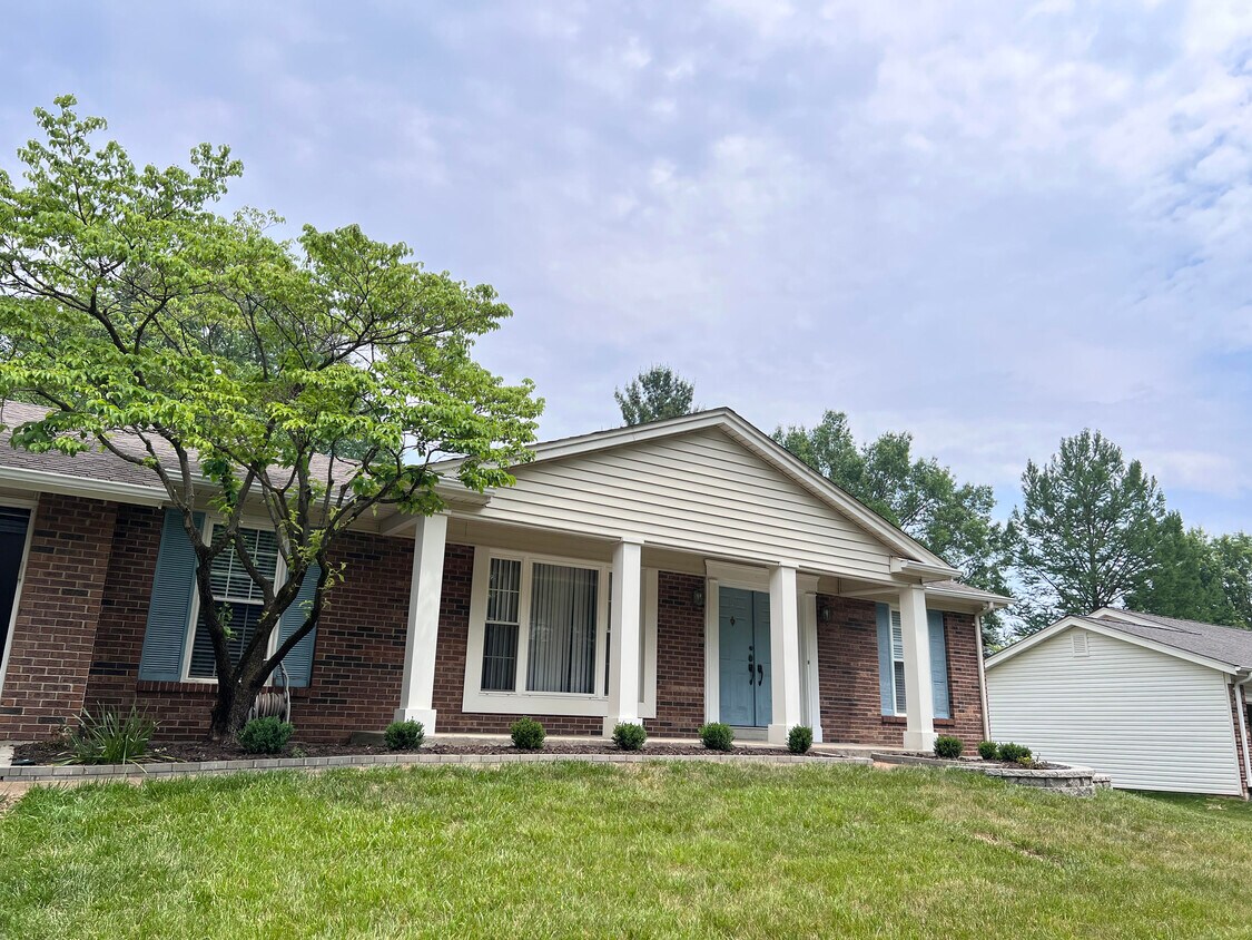 1526 Woodroyal West Dr, Chesterfield, MO 63017 House Rental in