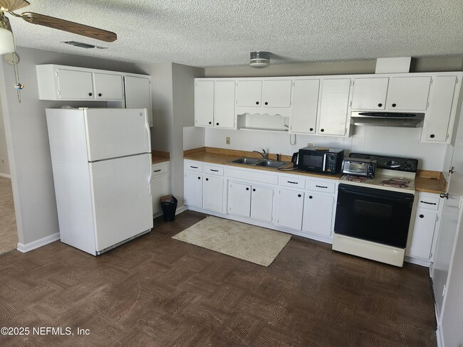 Building Photo - 10978 Witchaven St