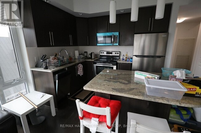 Building Photo - 238 Besserer St