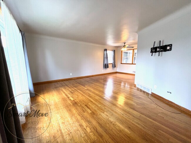 Building Photo - 11097 Sunburst Ave