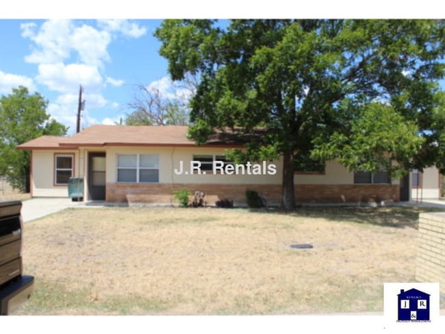 Building Photo - 203 W Bobwhite Ln