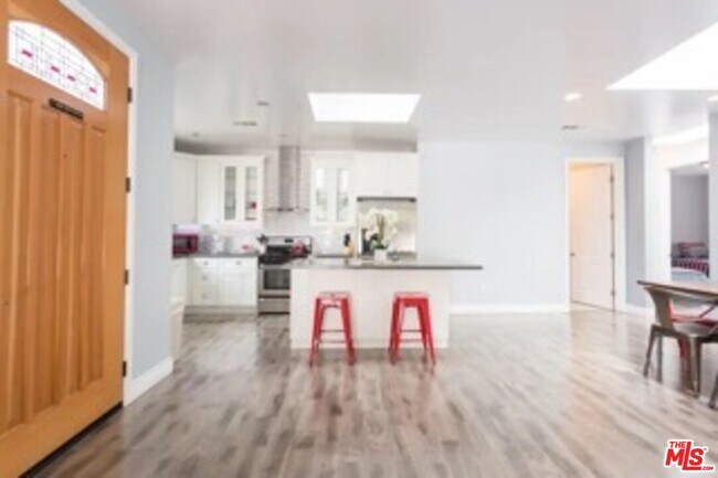 Foto del edificio - 7311 Gaviota Ave