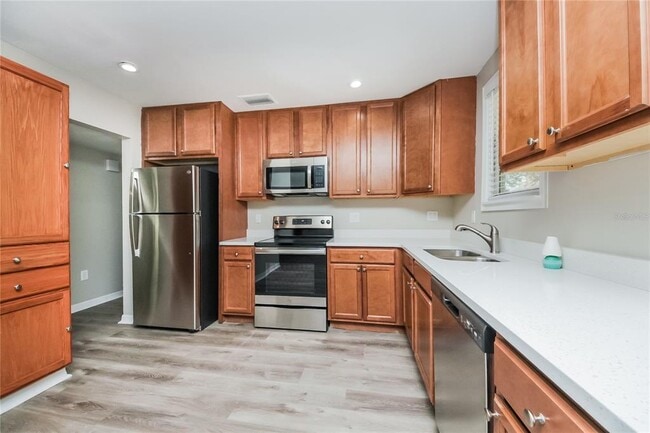 Foto del edificio - 5622 Clearview Dr
