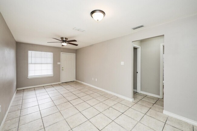 Foto del edificio - 2220 Santa Cleotilde Ave