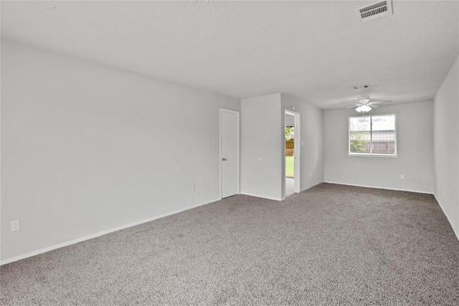 Building Photo - 11218 Evesborough Dr