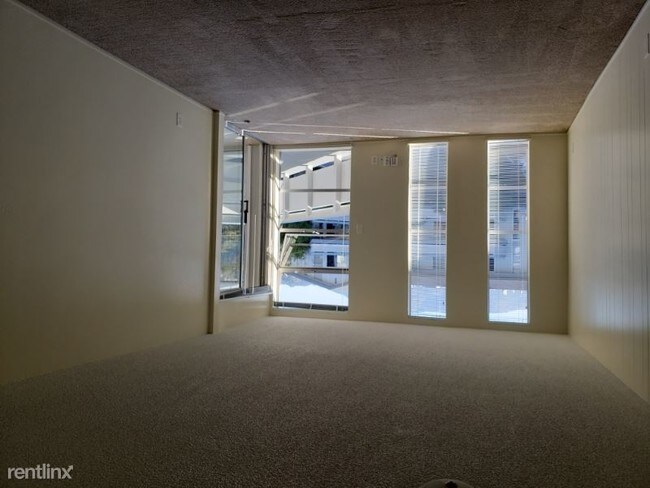 Building Photo - 2 br, 2 bath Apartment - 10 Milland Drive