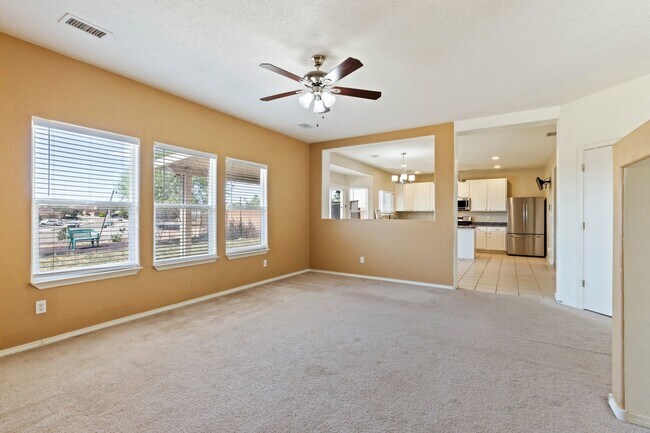 Foto del edificio - 4 Bedroom Single Family Home in Rio Rancho