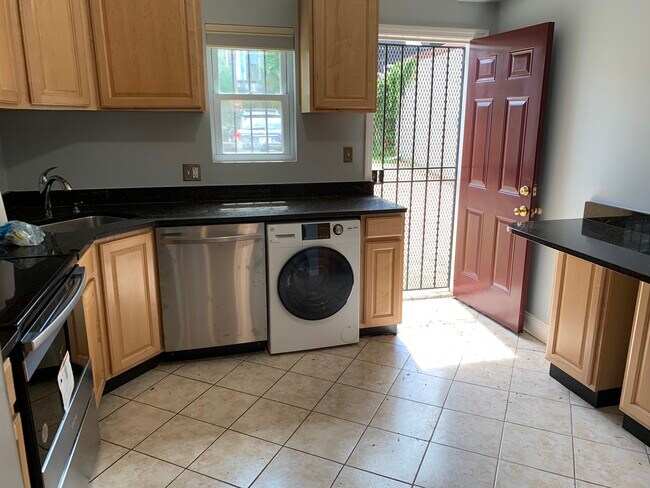 Kitchen - 1307 Linden Ct NE