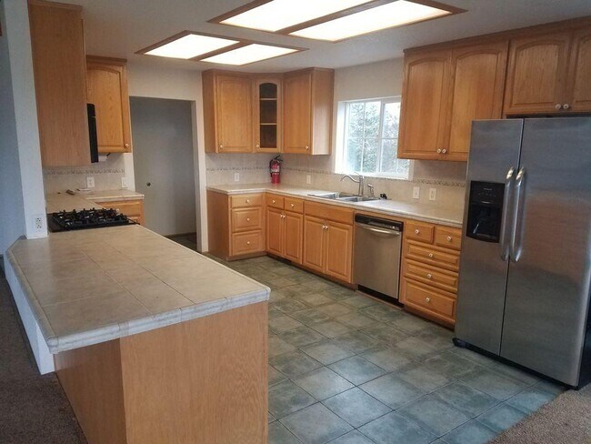 Building Photo - 326 Hill Top Dr