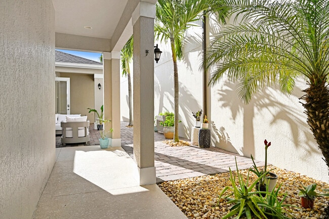 Building Photo - 7155 Primavera Ln