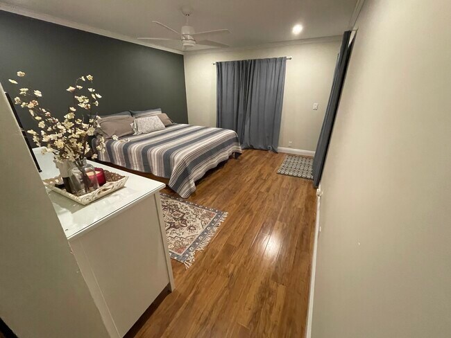 Foto del edificio - 1460 E Willow St