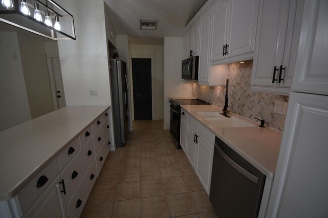 Building Photo - 1379 Pinetta Cir