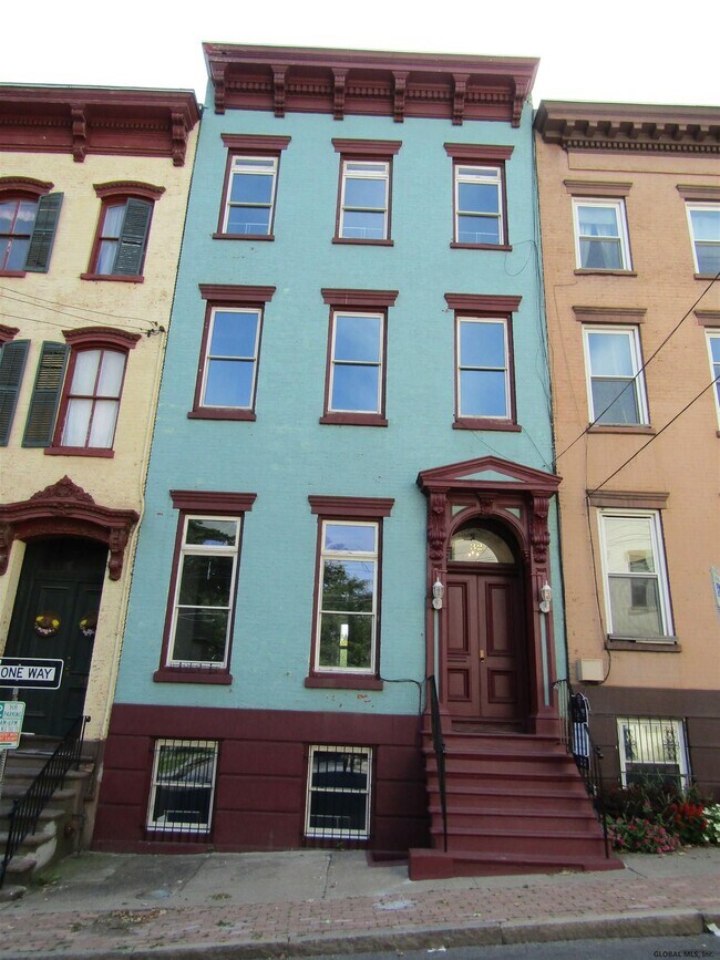 Building Photo - 32 1st St