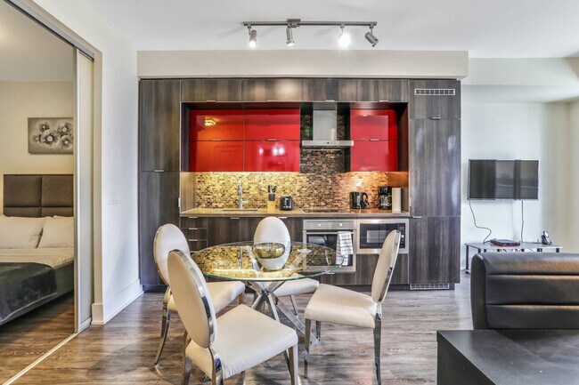 Photo du bâtiment - 300 Front St W