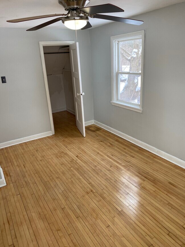 Building Photo - 229 Broadway St E