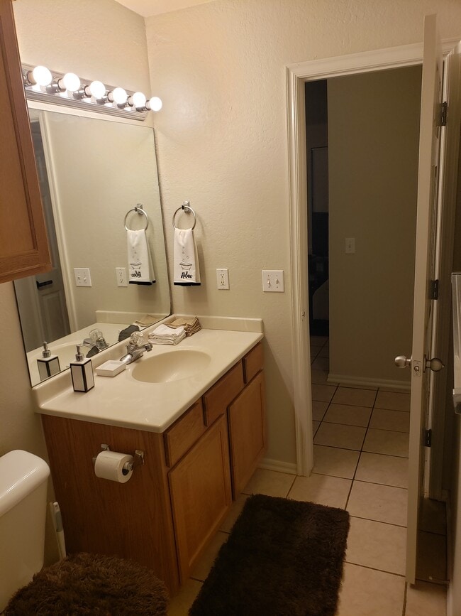 Building Photo - 2312 Grapevine Dr