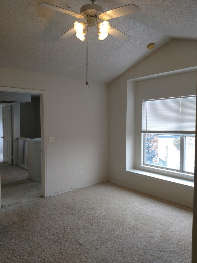 Building Photo - Bright Corner 3BR Condo with Garage in Superior! Available NOW!
