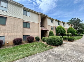 Building Photo - 4806 Spring Lake Dr