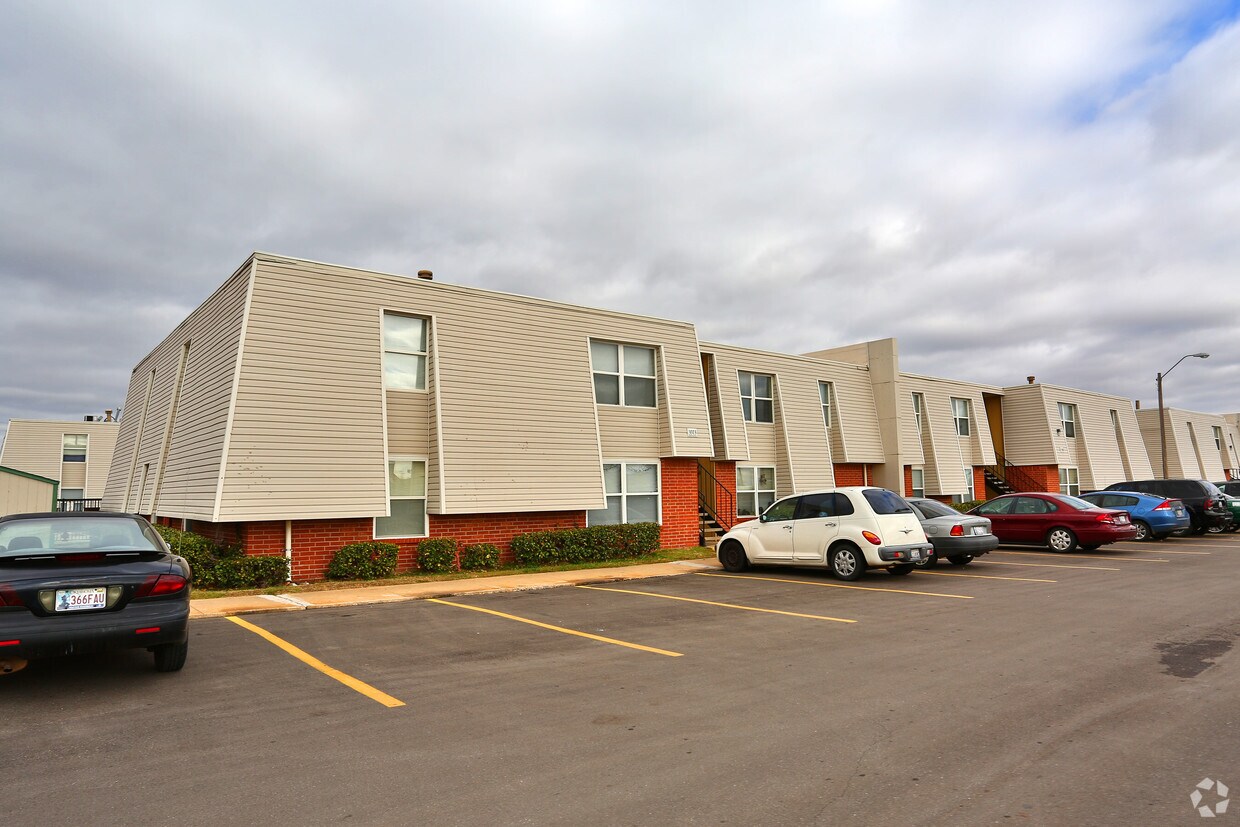 Hillcrest Green Apartments Oklahoma City, OK