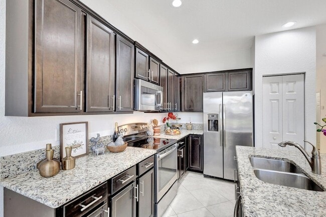 Building Photo - 10139 Wellington Parc Dr