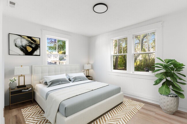 Building Photo - Inviting Two-Bedroom Home with Modern Amen...