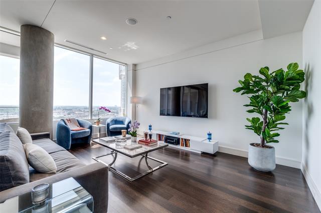 Foto del edificio - 2408 Victory Park Ln