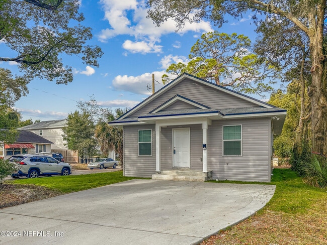 Building Photo - 2220 Flesher Ave