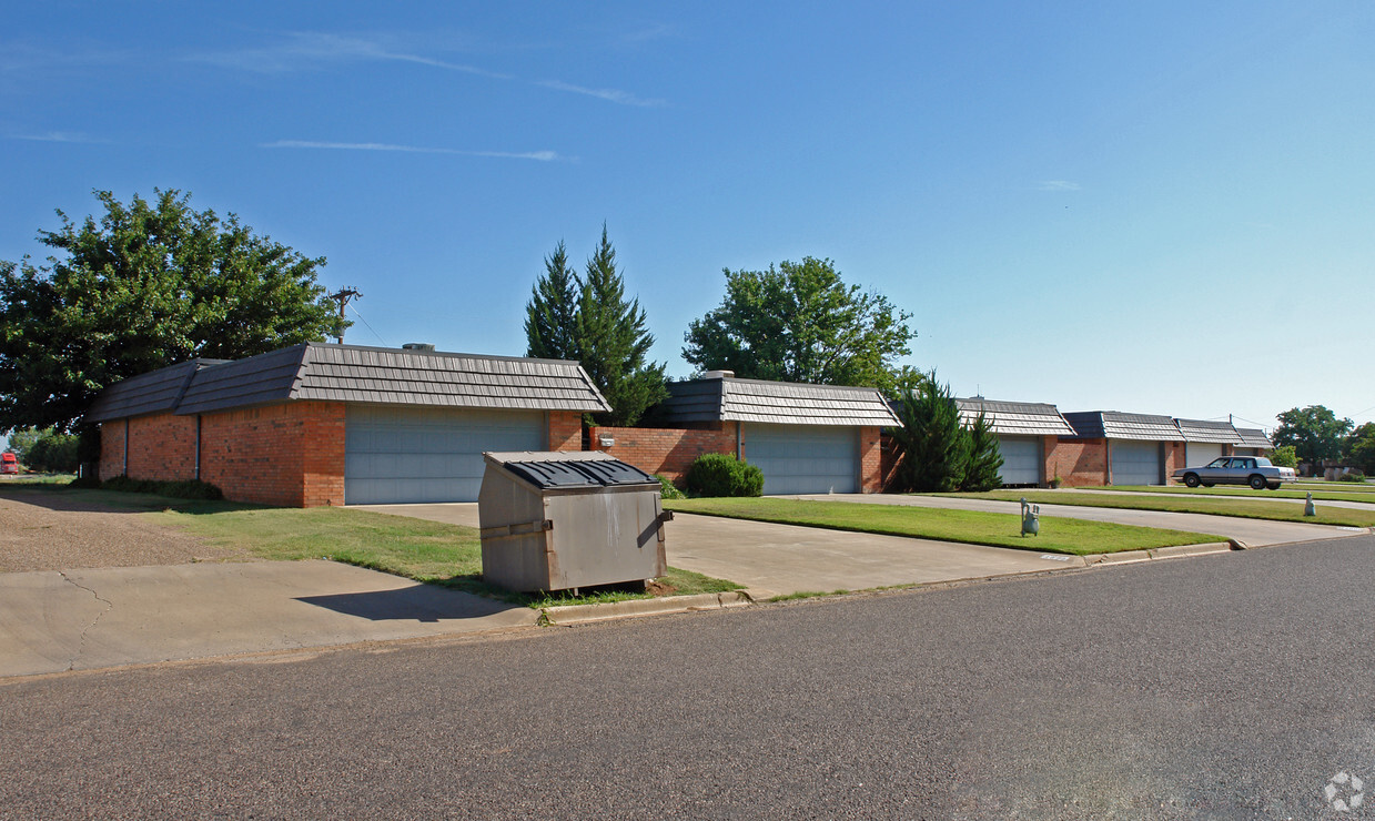 Primary Photo - 2800 Edgemere Dr