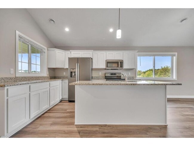 Building Photo - 722 Hilltop Ln