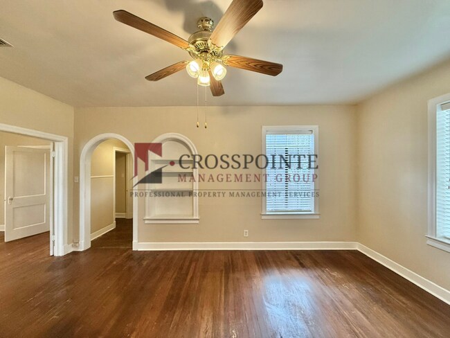 Building Photo - Tour Today! 2 Bedroom 1 Bathroom!