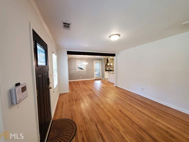 Foto del edificio - 2285 Lullwood Trail