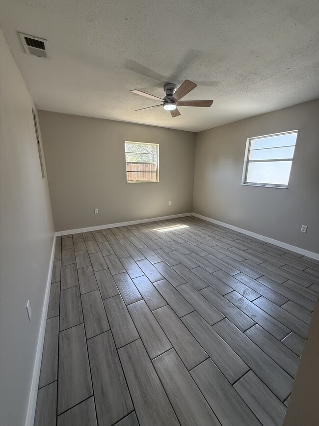 Foto del edificio - 9251 Adler St