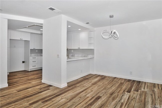 Foto del edificio - 24596 Camden Ct