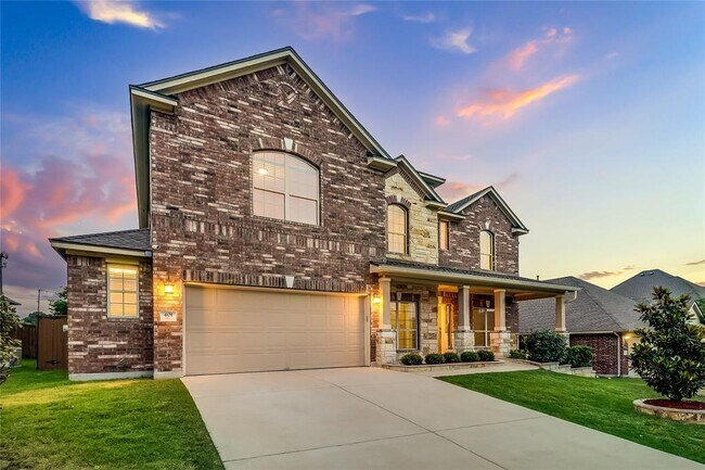 Building Photo - 401 Silver Trail