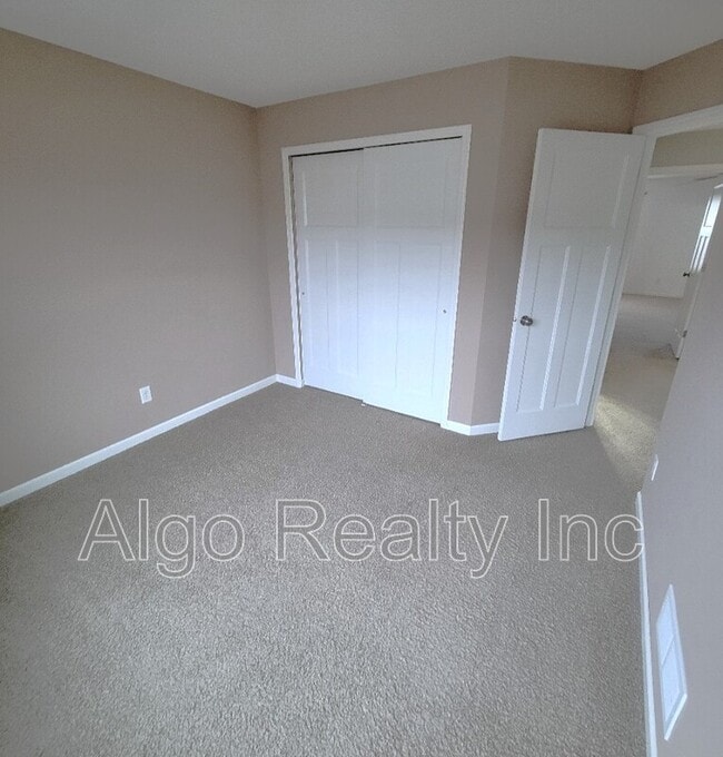 Foto del edificio - 8395 Norwood Ln N