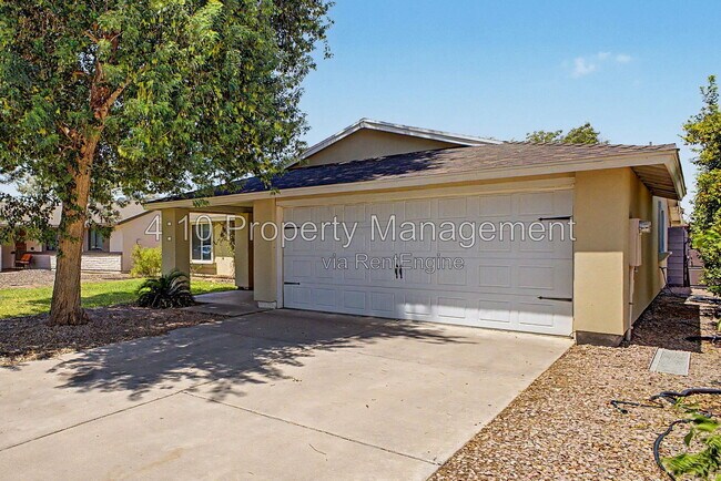 Building Photo - 2104 N Comanche Dr