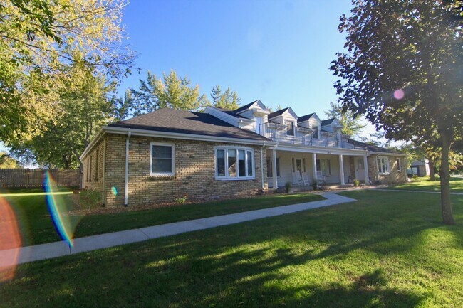 Building Photo - 853 Thackeray Trl