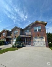 Building Photo - 220 NE Bellingham Dr