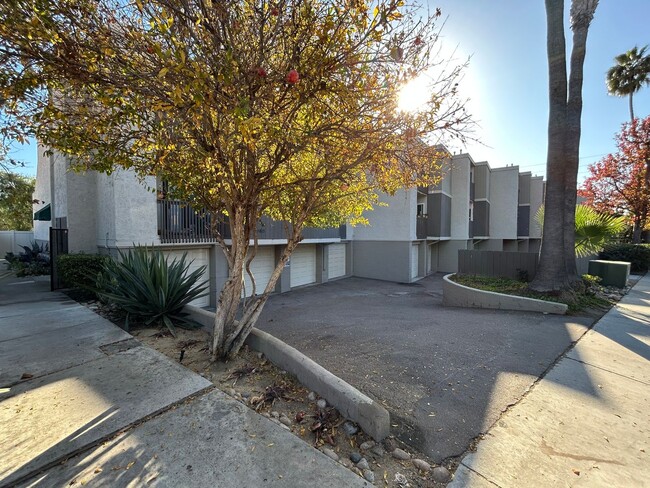 Building Photo - 2 Bed, 2 Bath with Garage in the Heart of ...