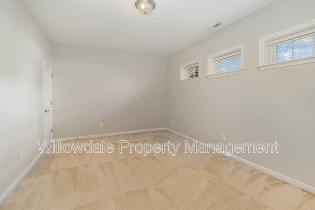 Foto del edificio - 8002 Reedybrook Crossing