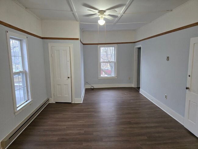 Building Photo - 527 Waverly St