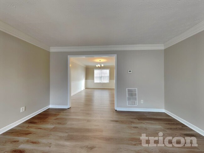 Building Photo - 2556 Tolliver Dr