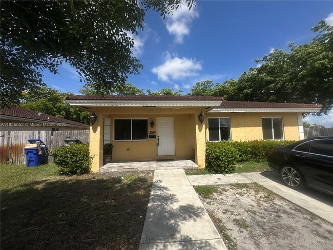 Foto del edificio - 3104 Tarpon Dr
