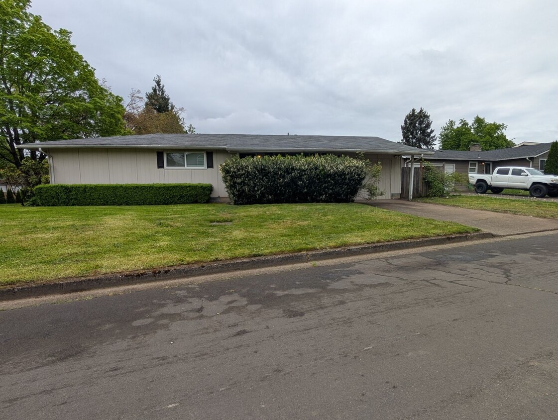 Primary Photo - Great 2+ Bedroom, 1 Bathroom Duplex In Spr...