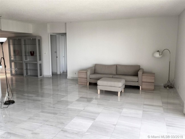 Foto del edificio - 19355 Turnberry Way