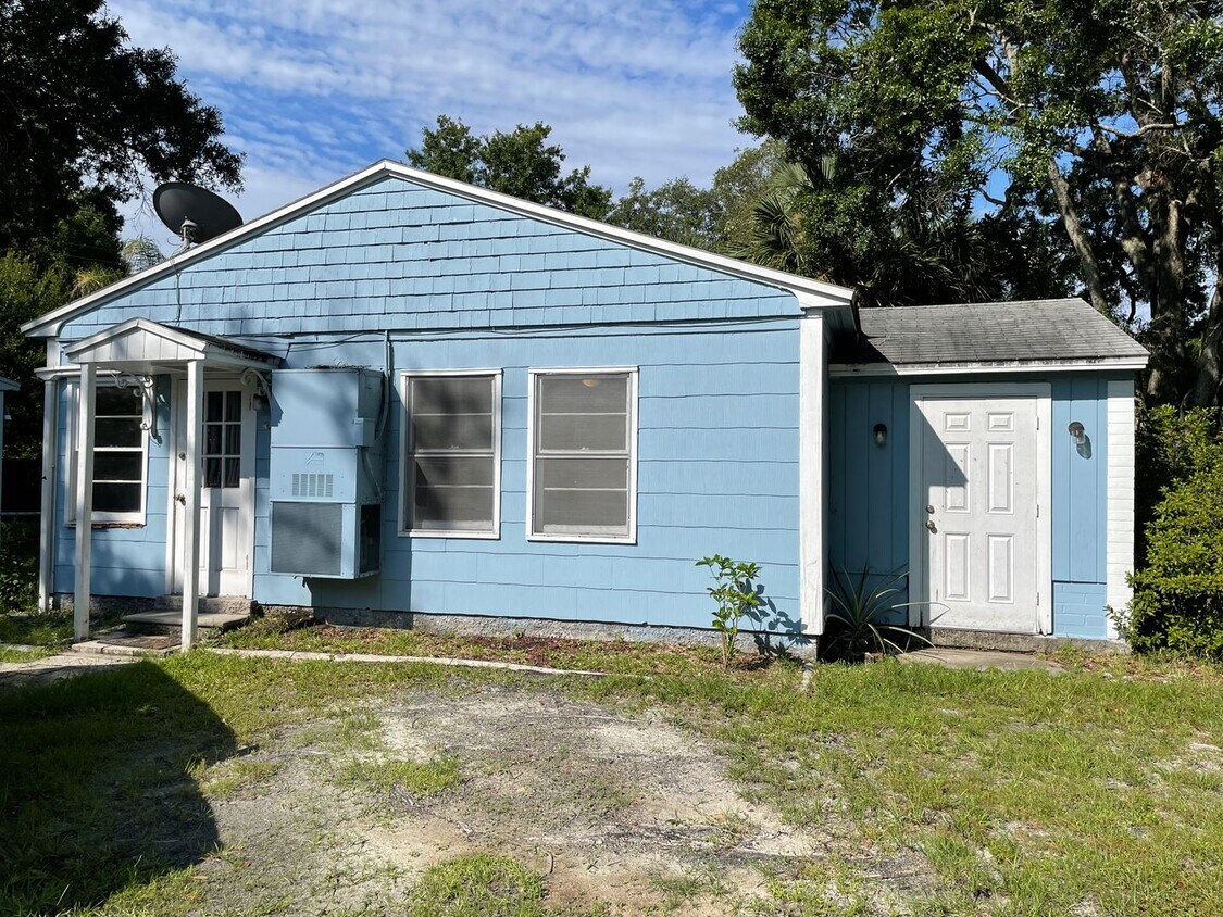 Primary Photo - 2 Bed 1 Bath Cottage with Bonus Room & Off...