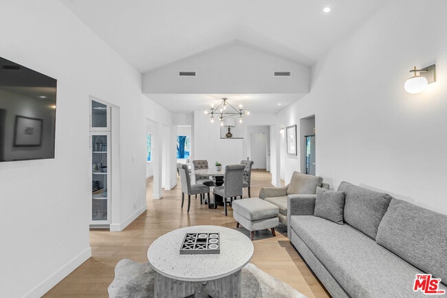 Building Photo - 3935 Kentucky Dr